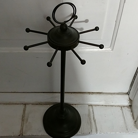 Necklace stand! - Picture 2 of 2